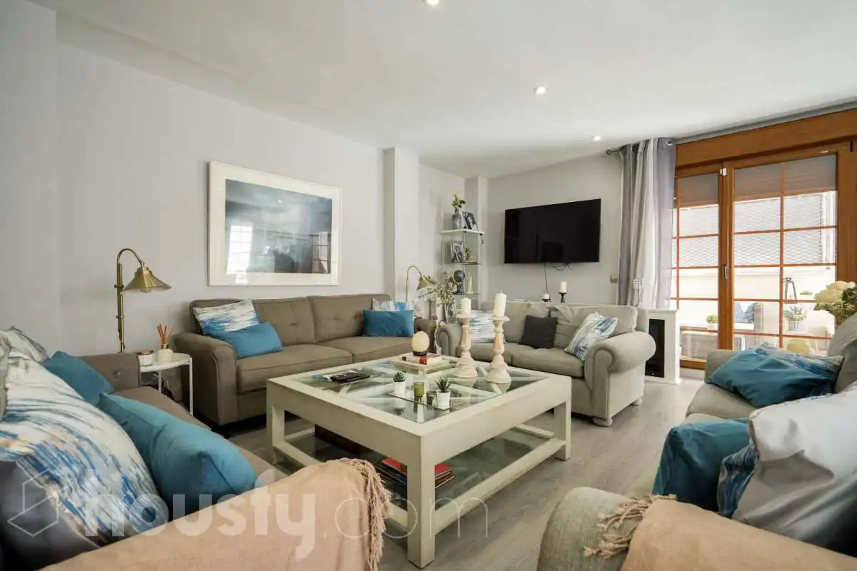 Sala de estar de Casa adosada en venta en Madrid con Aire acondicionado, Calefacción y Jardín privado
