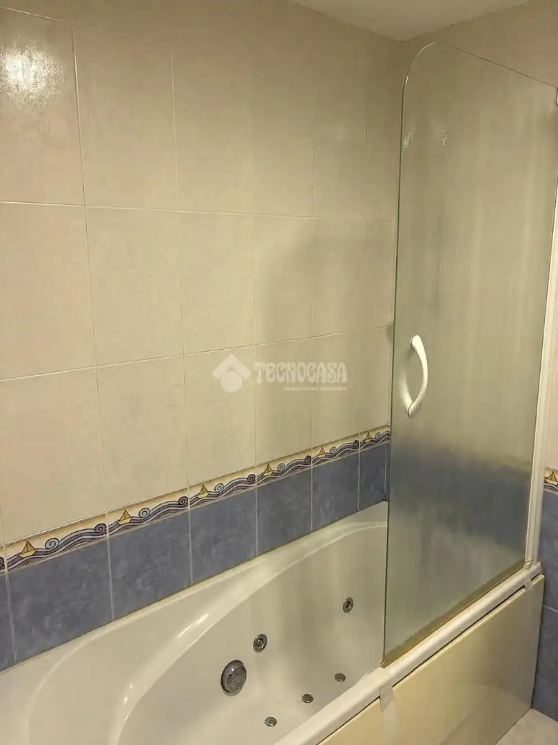 Bany de Pis de lloguer en Murcia amb Aire condicionat, Terrassa i Traster