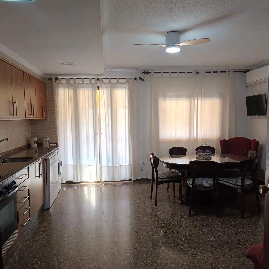 Comedor de Apartamento de alquiler en La Pobla de Farnals con Aire acondicionado, Calefacción y Jardín privado
