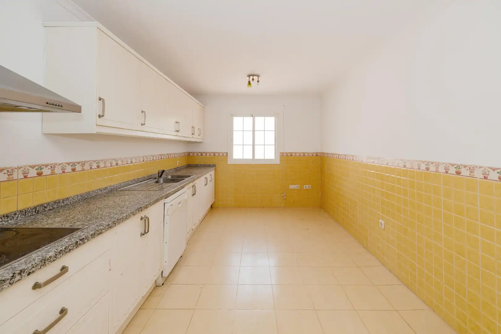 Cuina de Casa adosada en venda en Mijas amb Jardí privat, Terrassa i Traster
