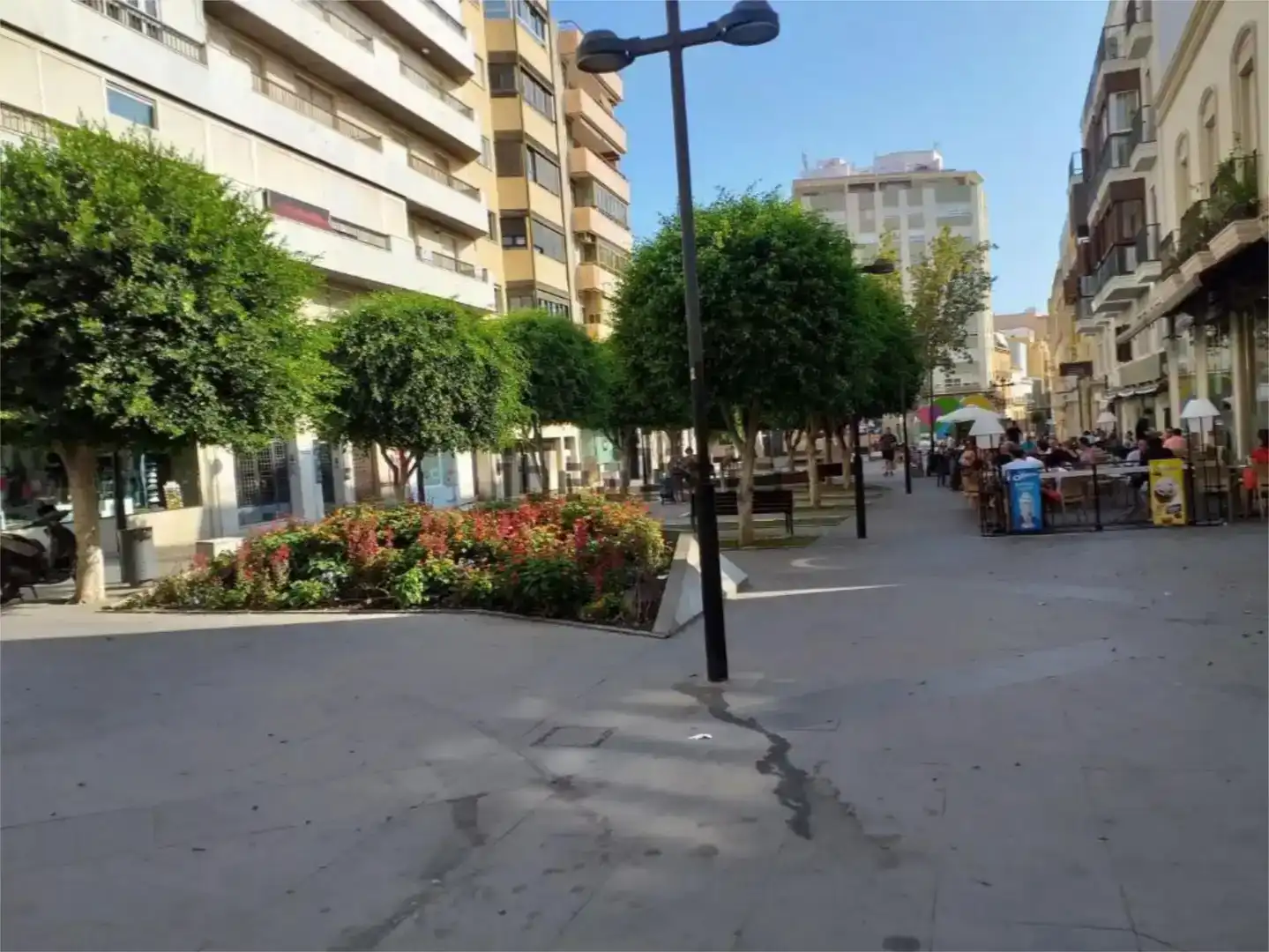 Vista exterior de Casa adosada per a compartir en Almería amb Moblat i Balcó