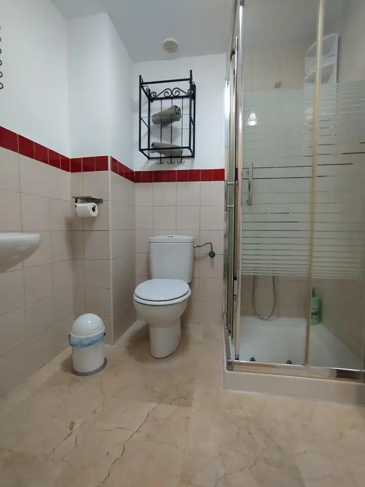 Badezimmer von Maisonette zur Miete in Mogán mit Klimaanlage, Terrasse und Möbliert