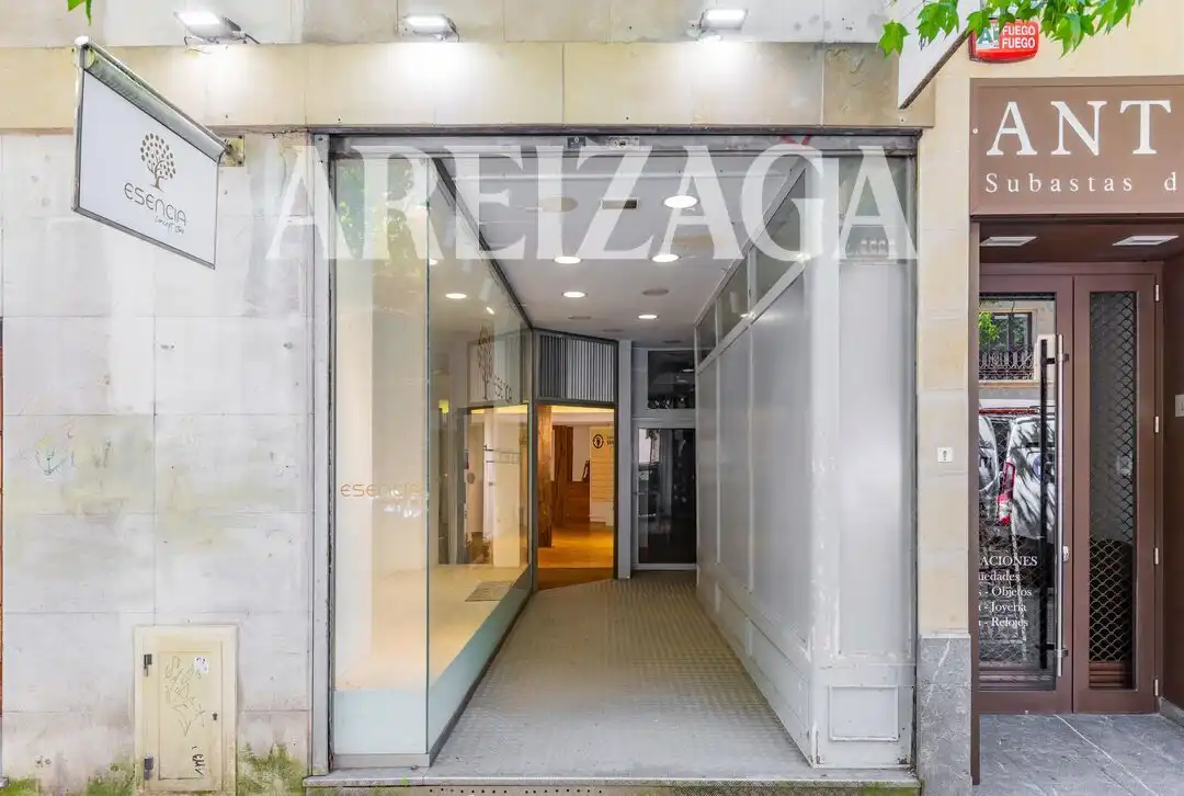 Local comercial en venda a Calle Garibai 18, imagen 2