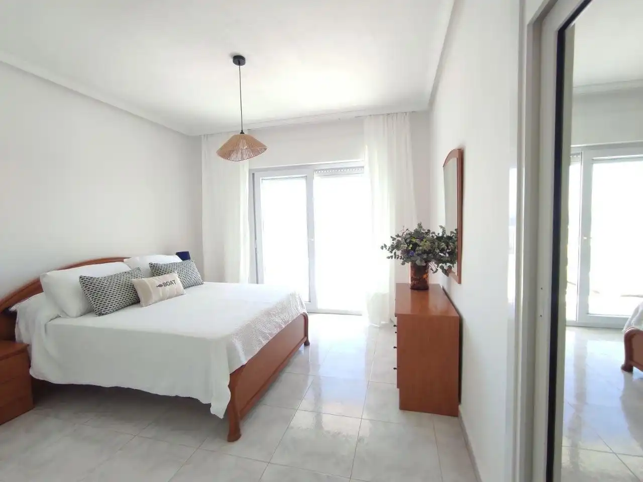 Habitación de Apartamento de alquiler en La Manga del Mar Menor con Calefacción, Terraza y Piscina comunitaria