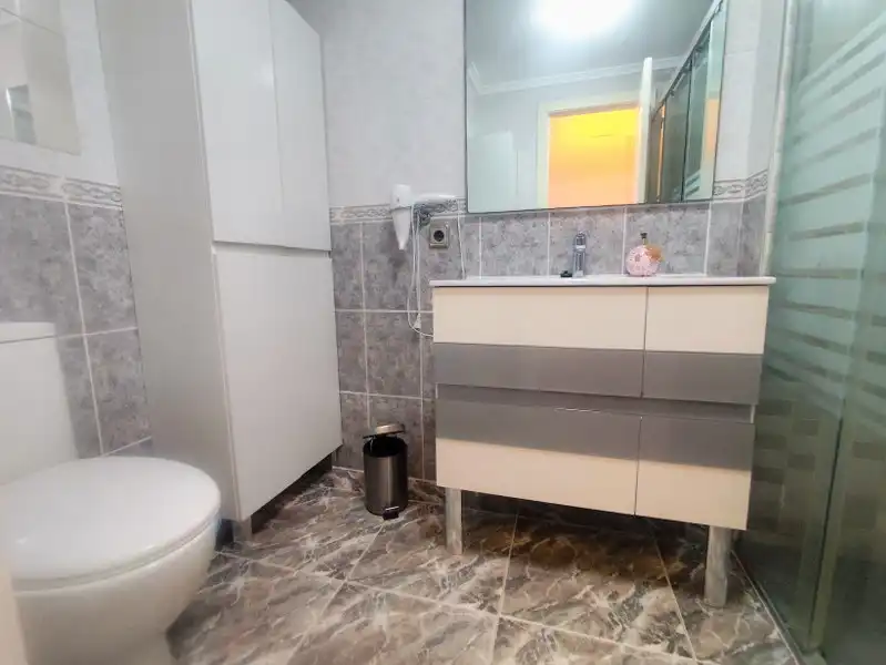 Baño de Apartamento en venta en Cullera con Terraza, Trastero y Horno