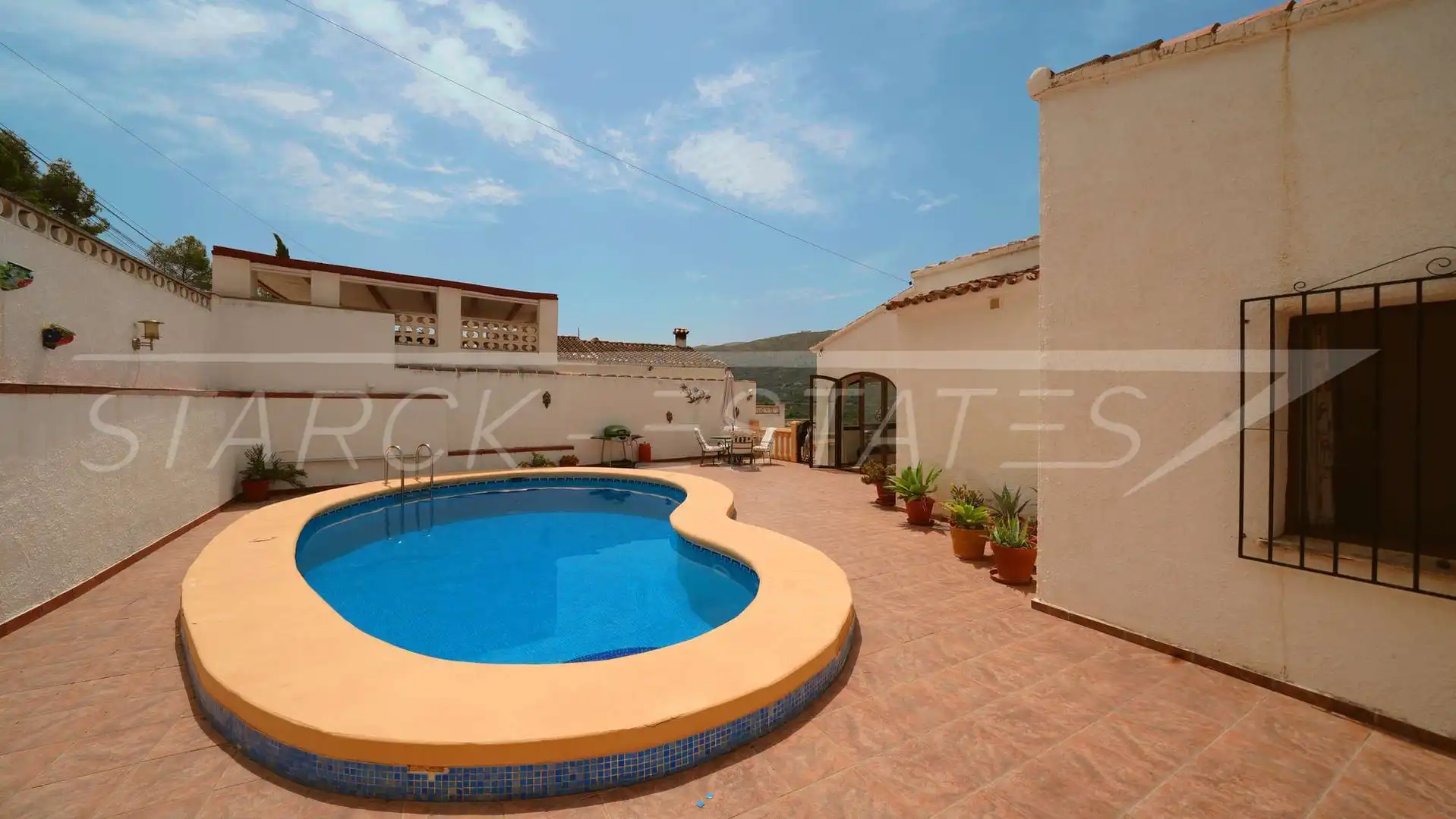Vista exterior de Casa o xalet en venda en L'Atzúbia amb Aire condicionat, Jardí privat i Piscina