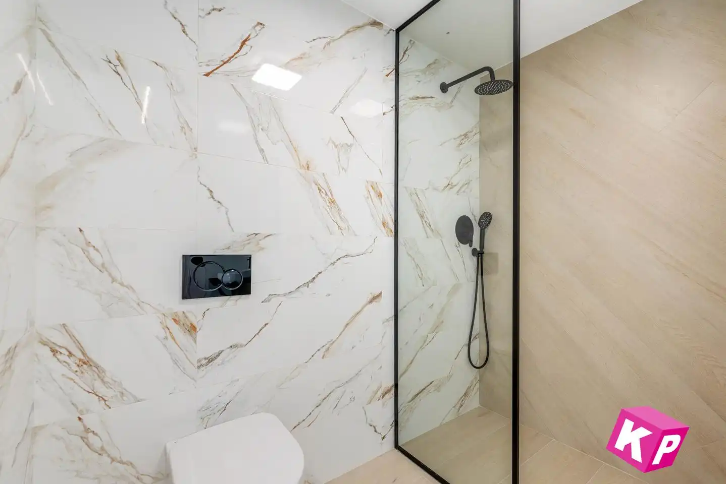 Baño de Piso en venta en Guardamar del Segura con Aire acondicionado, Jardín privado y Terraza