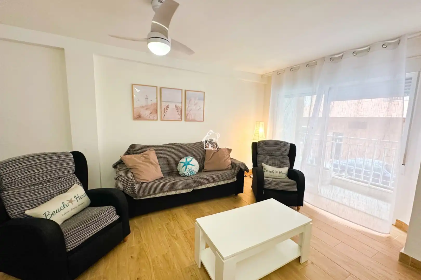 Sala d'estar de Apartament de lloguer en Torrevieja amb Terrassa, Moblat i Forn