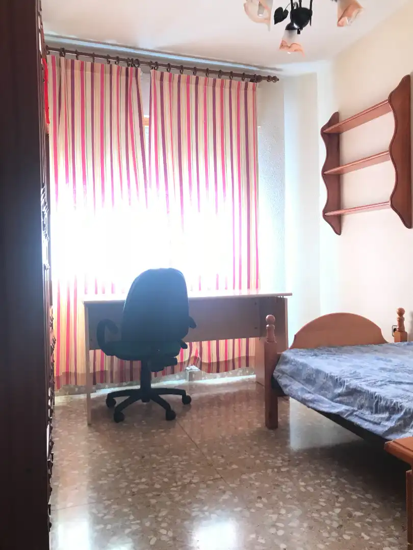 Dormitori de Pis de lloguer en Ciudad Real amb Moblat