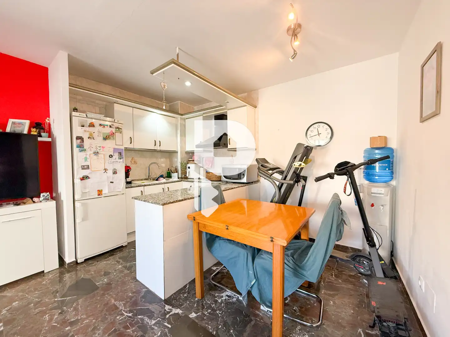 Küche von Wohnung zum Verkauf in Sant Vicenç Dels Horts mit Heizung, Abstellraum und Fernseher