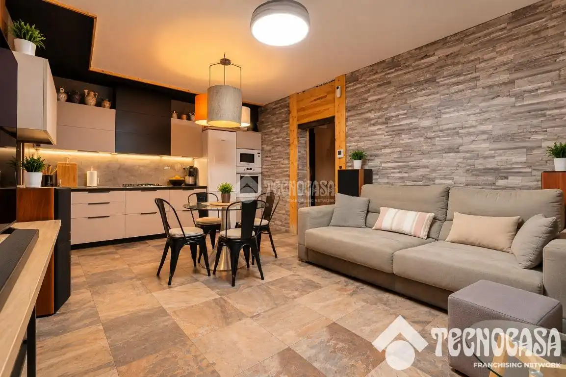 Casa aparellada amb terrassa en venda a Cerdanyola, imagen 3
