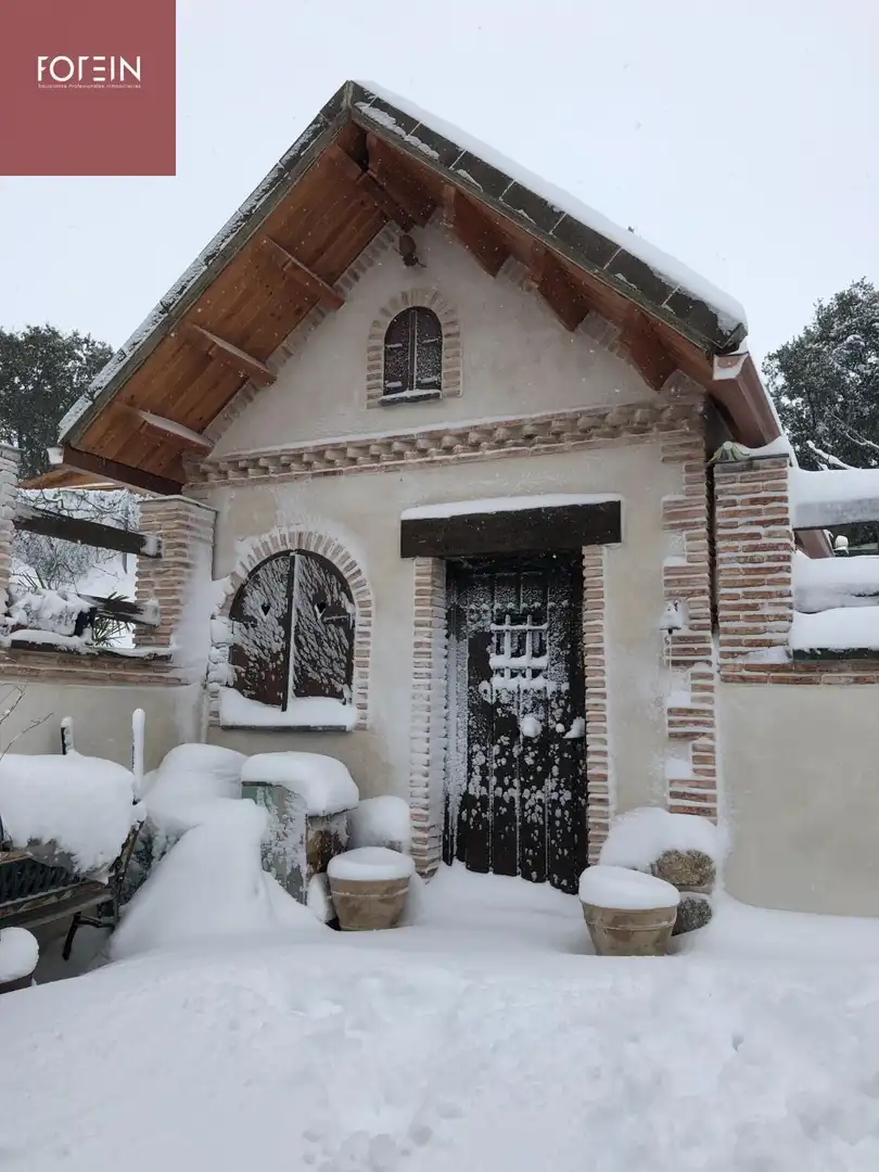 Vista exterior de Casa o chalet en venta en El Casar con Aire acondicionado, Calefacción y Jardín privado