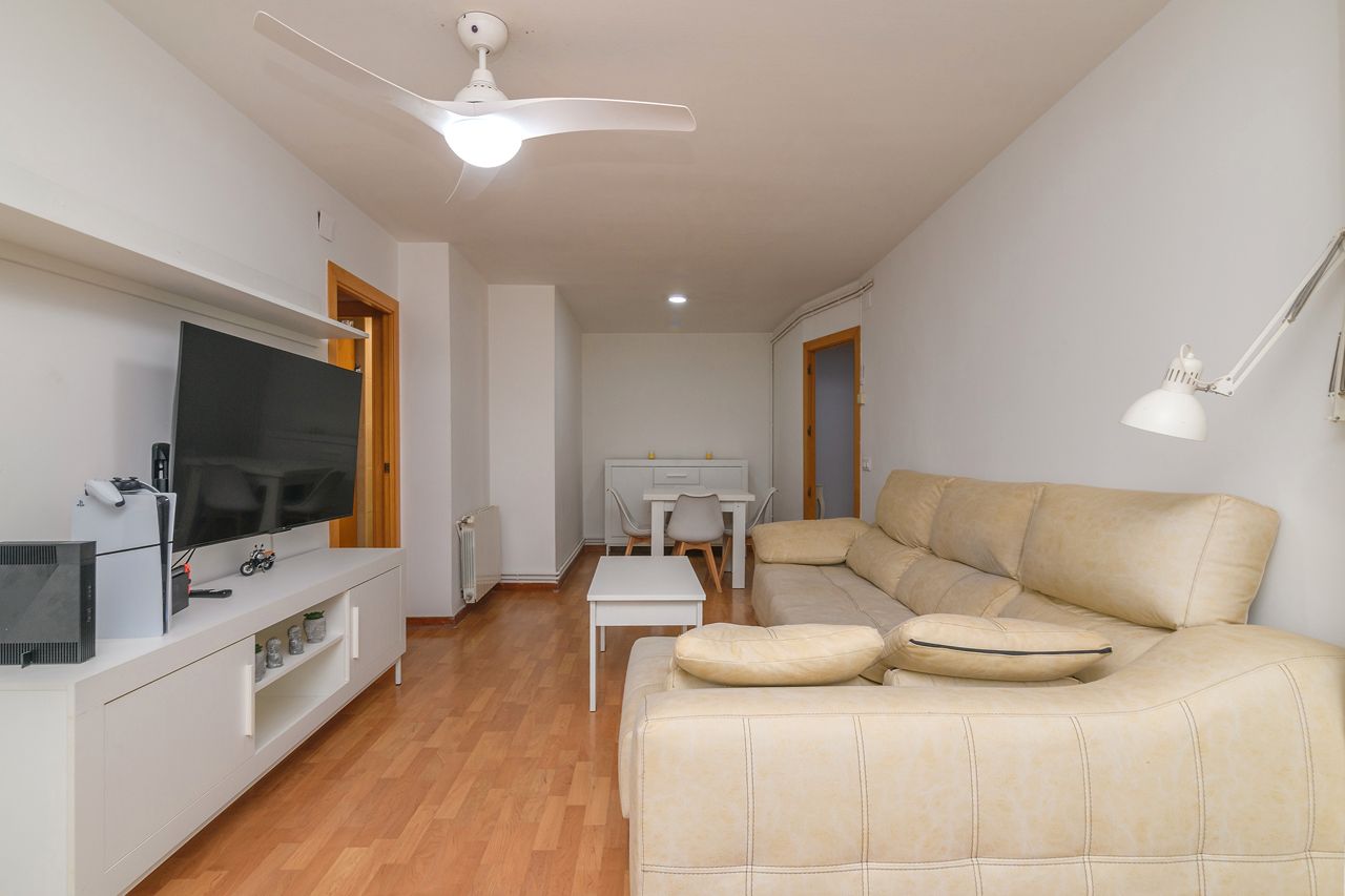 Sala d'estar de Pis en venda en Sant Feliu de Llobregat amb Calefacció, Parquet i Forn