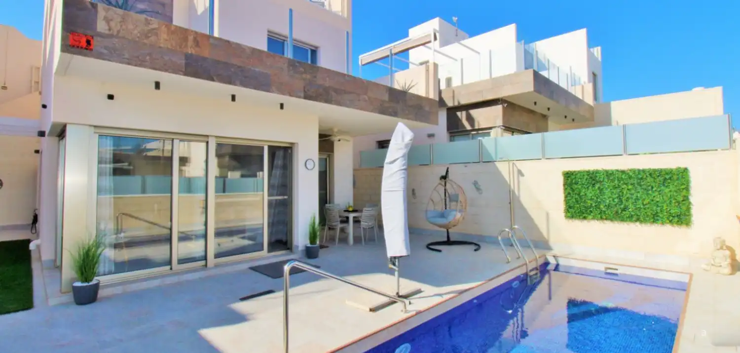 Villa mit Pool zum Verkauf in Orihuela Costa