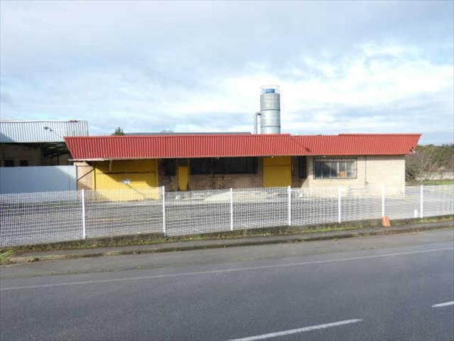 Industrial buildings to rent in Navia