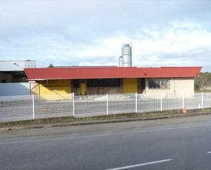 Vista exterior de Nau industrial de lloguer en Navia