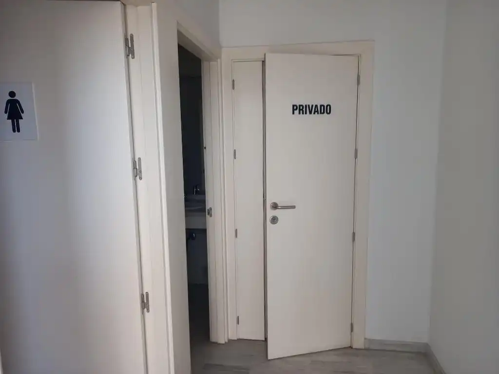 Oficina en venda en Palomares del Río amb Alarma