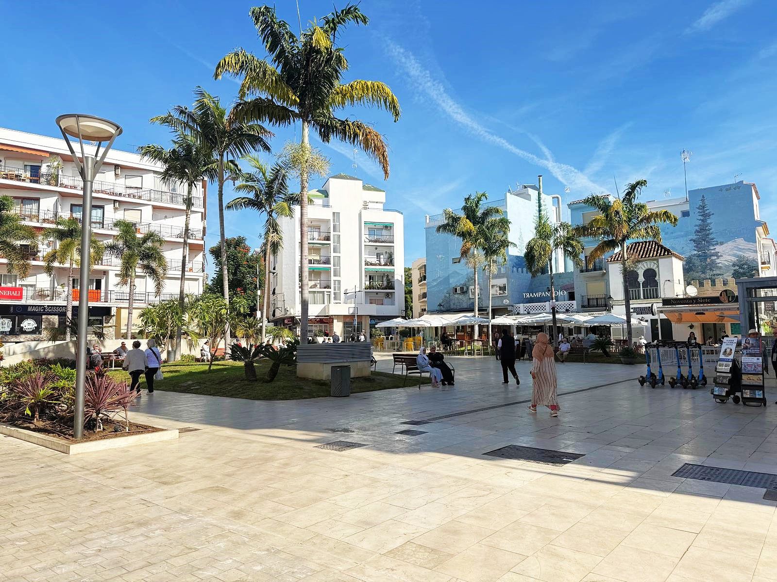 Vista exterior de Apartament en venda en Estepona amb Terrassa i Moblat