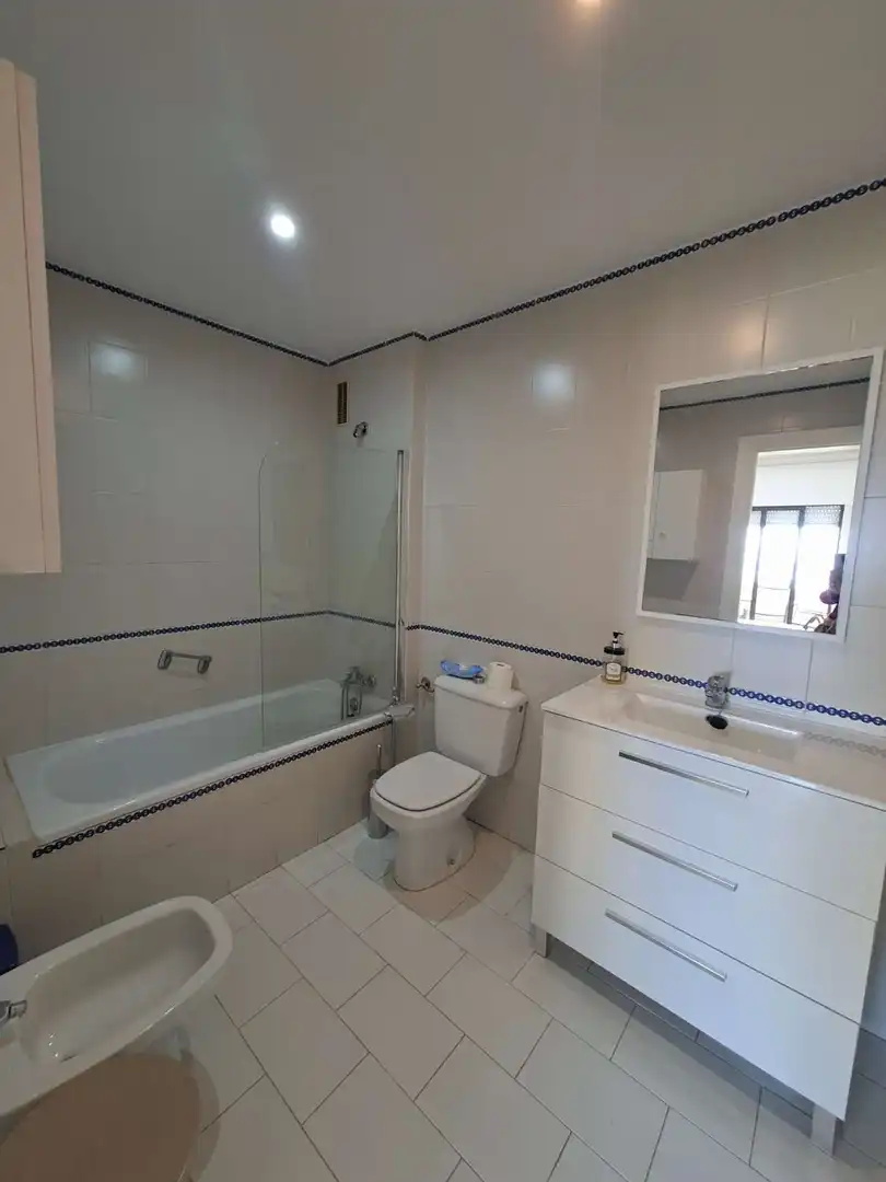 Bathroom of Flat for rent in Fuengirola  with Air Conditioner, Terrace and Swimming Pool