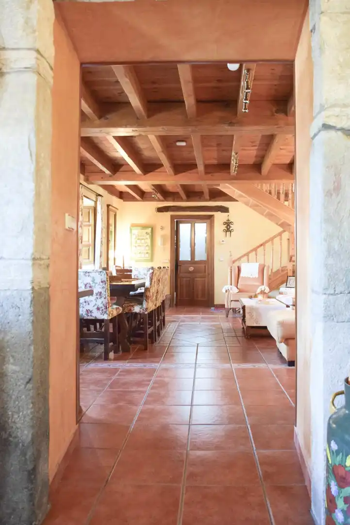 Finca rústica en venda en Riello amb Calefacció