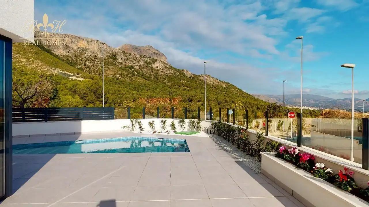 Piscina de Casa o chalet en venta en Polop con Aire acondicionado, Calefacción y Trastero
