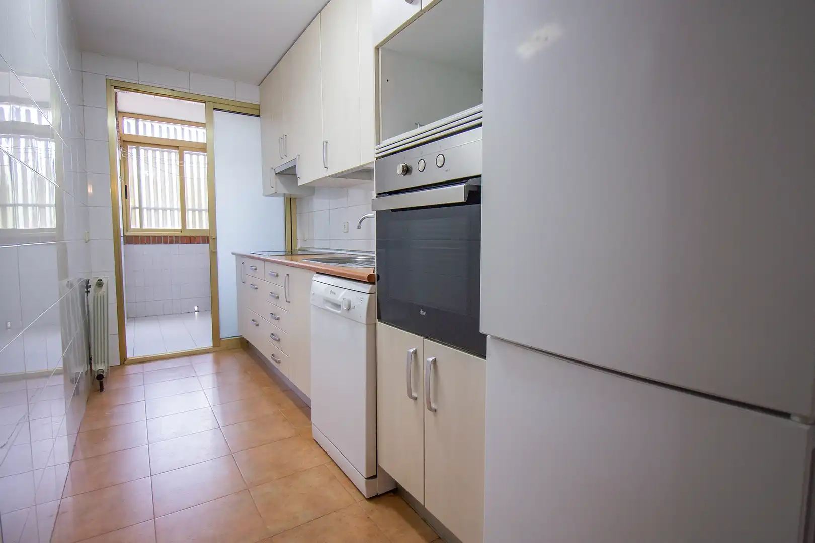 Cocina de Piso de alquiler en Madrid con Terraza, Se aceptan mascotas y Piscina comunitaria