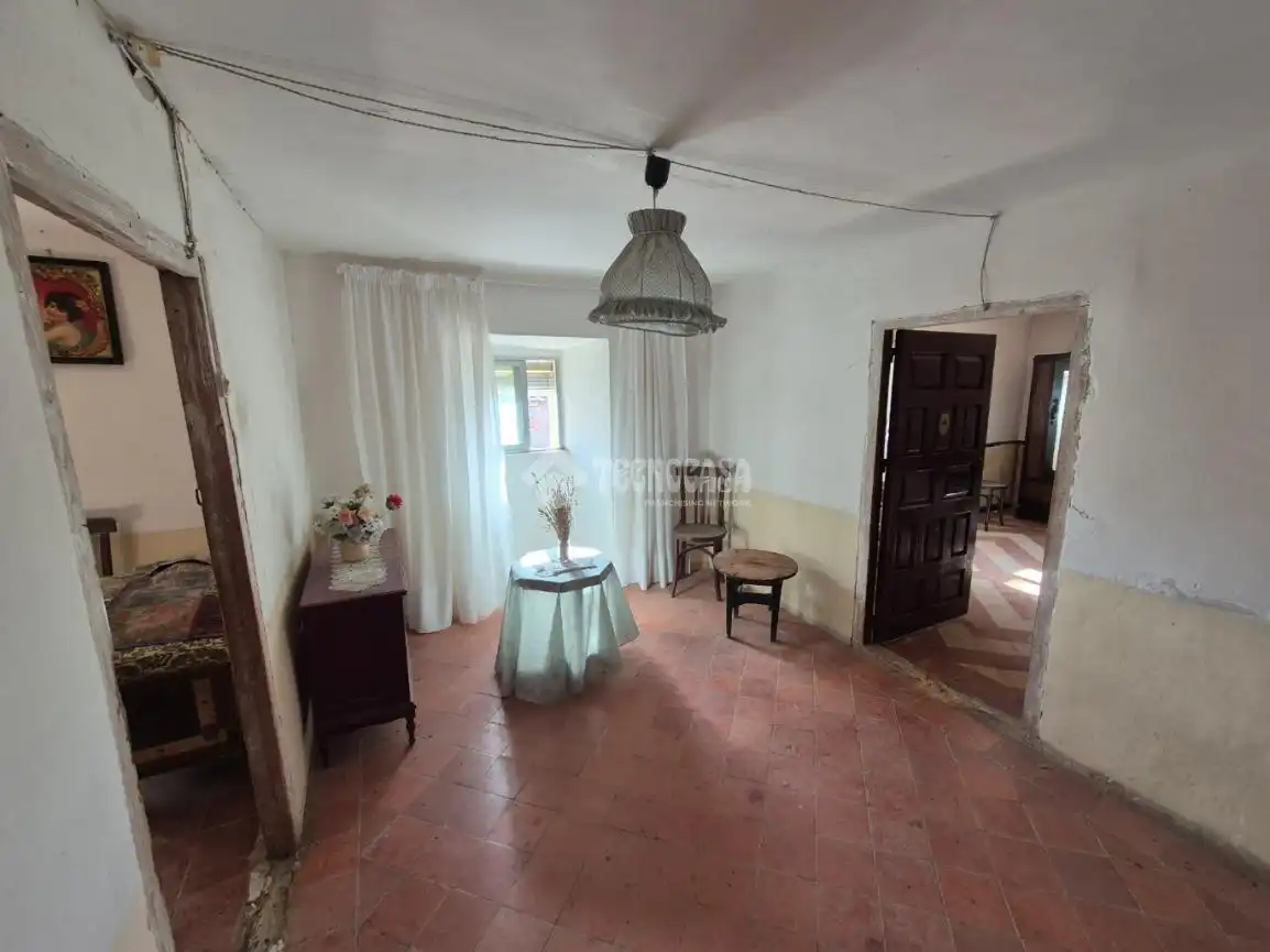Sala d'estar de Finca rústica en venda en Sigüenza amb Calefacció i Moblat
