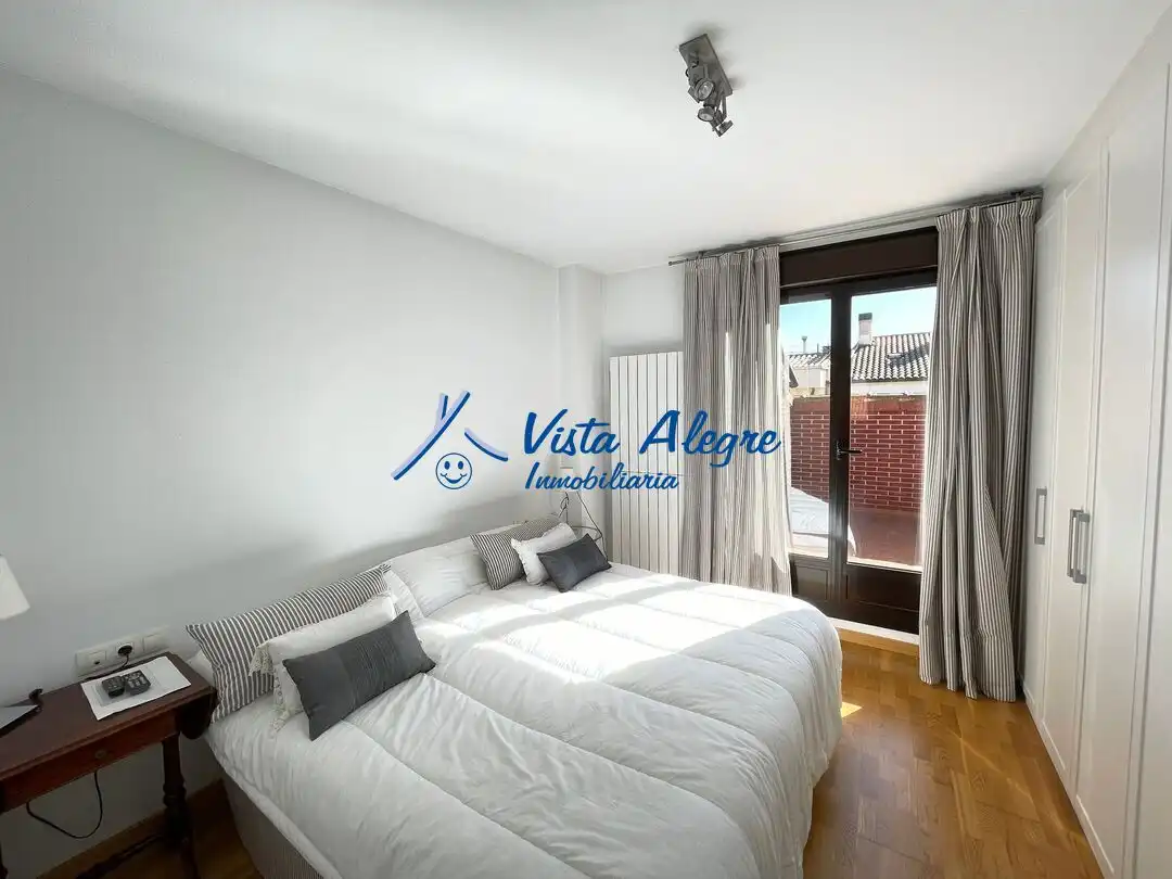 Habitación de Ático en venta en Haro con Calefacción, Parquet y Terraza