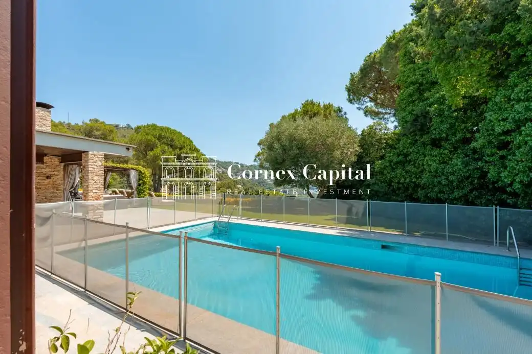Piscina de Casa o chalet en venta en Begur con Aire acondicionado, Calefacción y Jardín privado