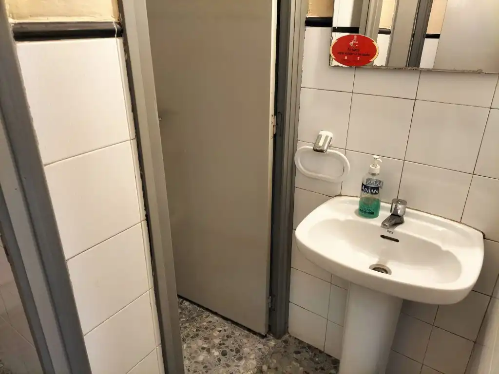 Baño de Local en venta en Barcelona