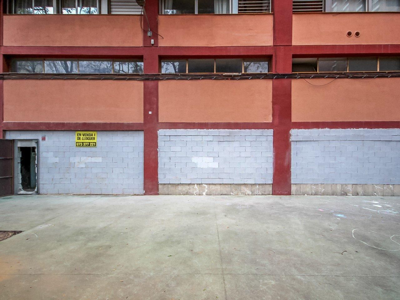 Exterior view of Premises for sale in  Barcelona Capital  with Air Conditioner