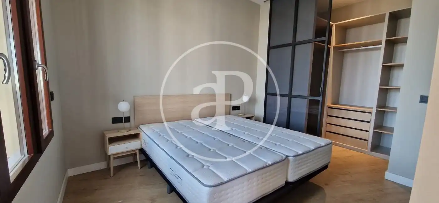 Bedroom of Flat for rent in Valencia  with Air Conditioner, Heating and Balcony