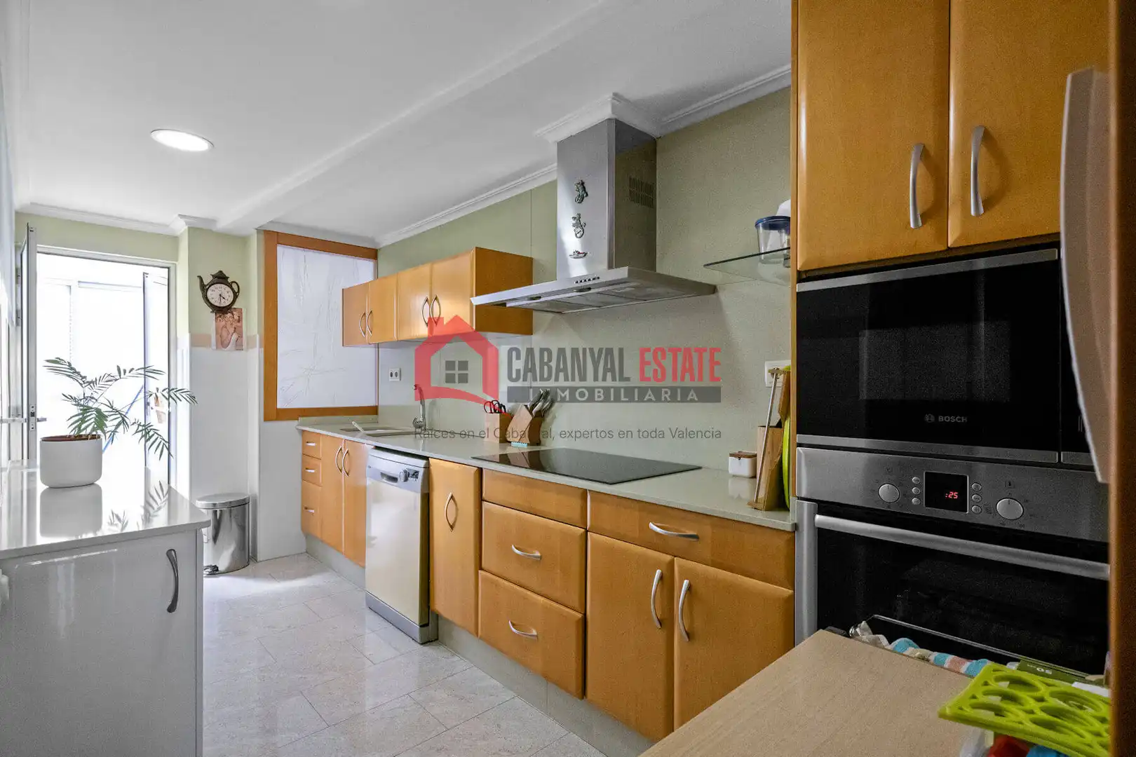 Cuina de Apartament en venda en Valencia amb Aire condicionat i Balcó