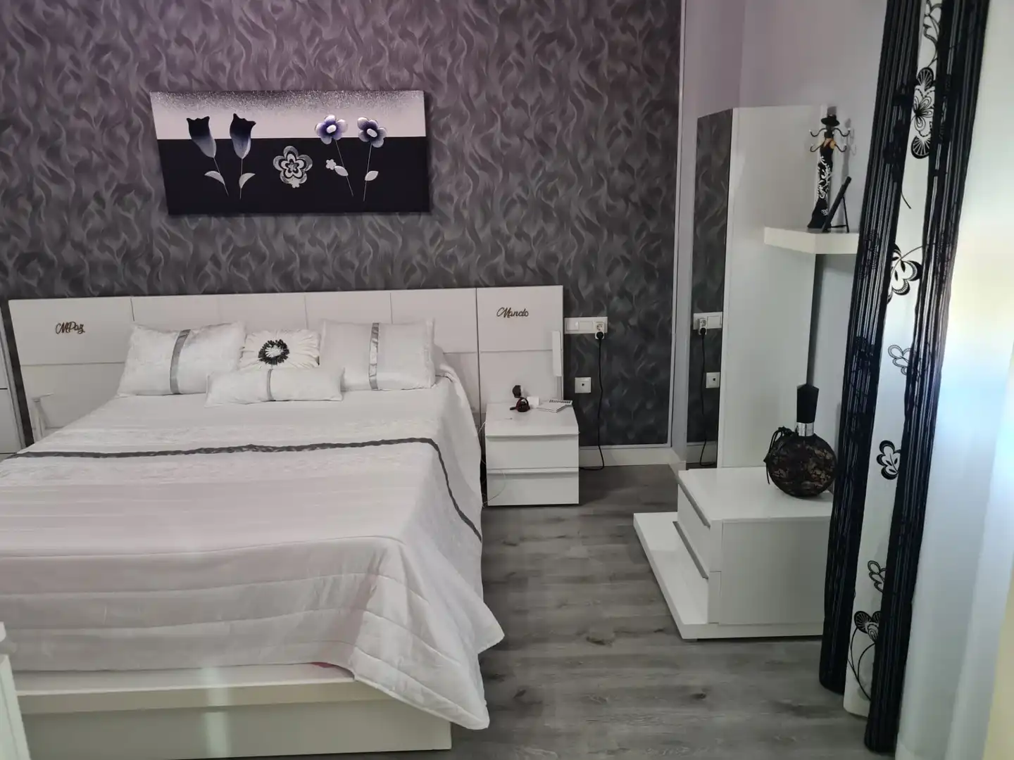 Dormitori de Casa adosada en venda en Espartinas amb Aire condicionat, Jardí privat i Piscina