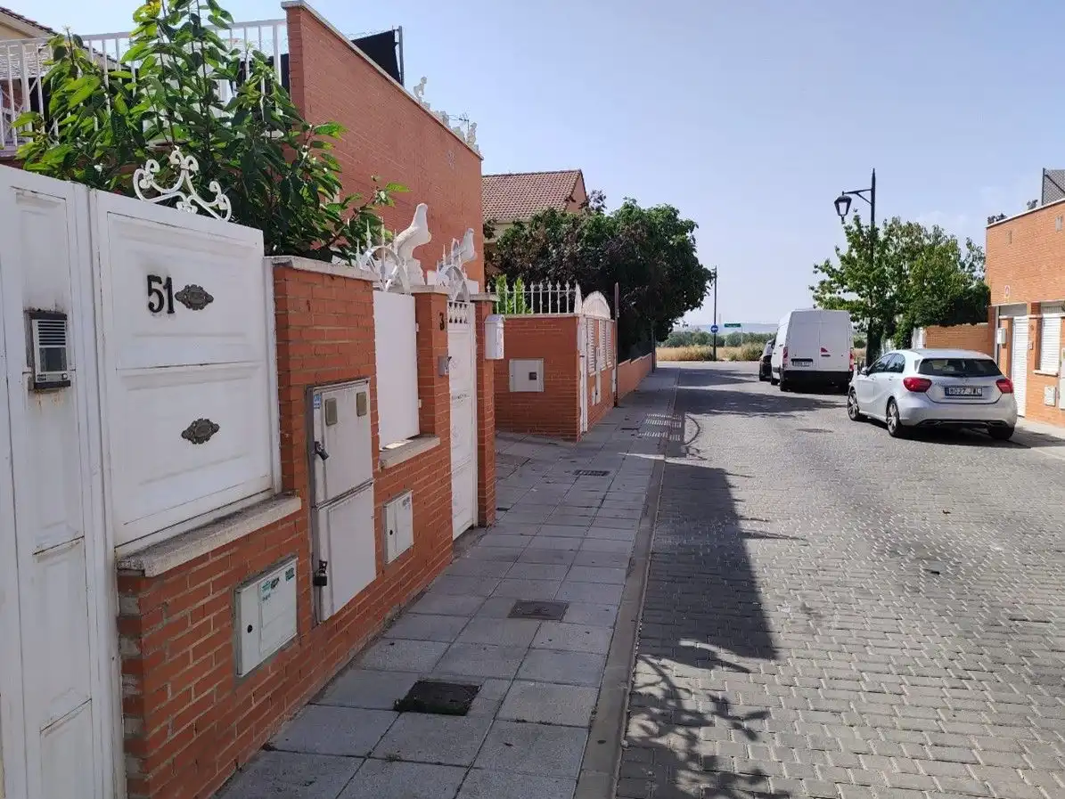 Vista exterior de Casa adosada en venta en Parla
