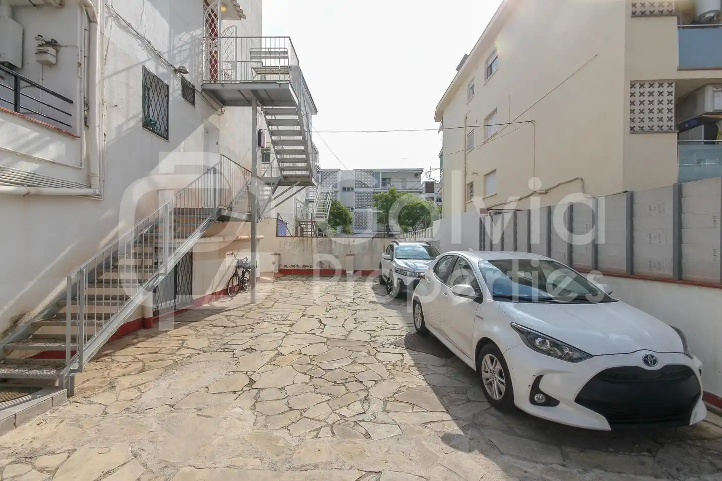 Aparcament de Planta baixa en venda en Castelldefels amb Parquet, Terrassa i Moblat
