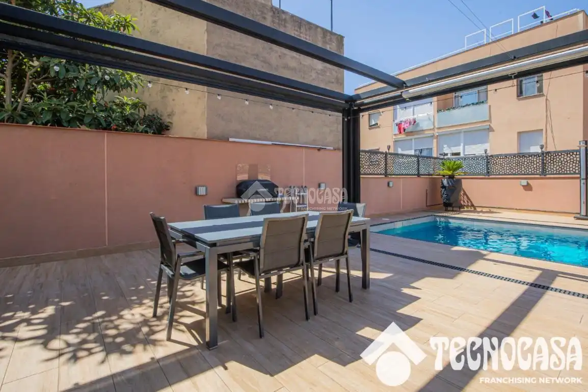 Terrassa de Casa o xalet en venda en Santa Coloma de Gramenet amb Aire condicionat, Calefacció i Terrassa