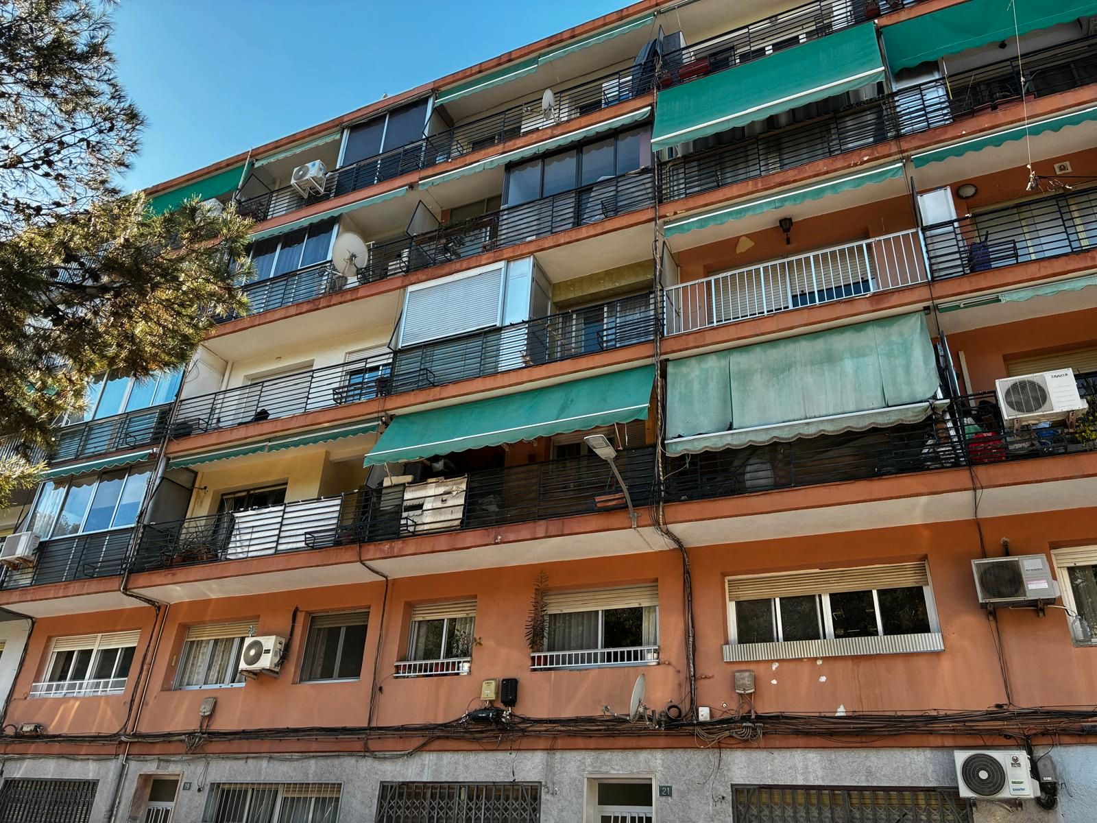 Vista exterior de Piso en venta en Alicante / Alacant con Balcón y Alarma