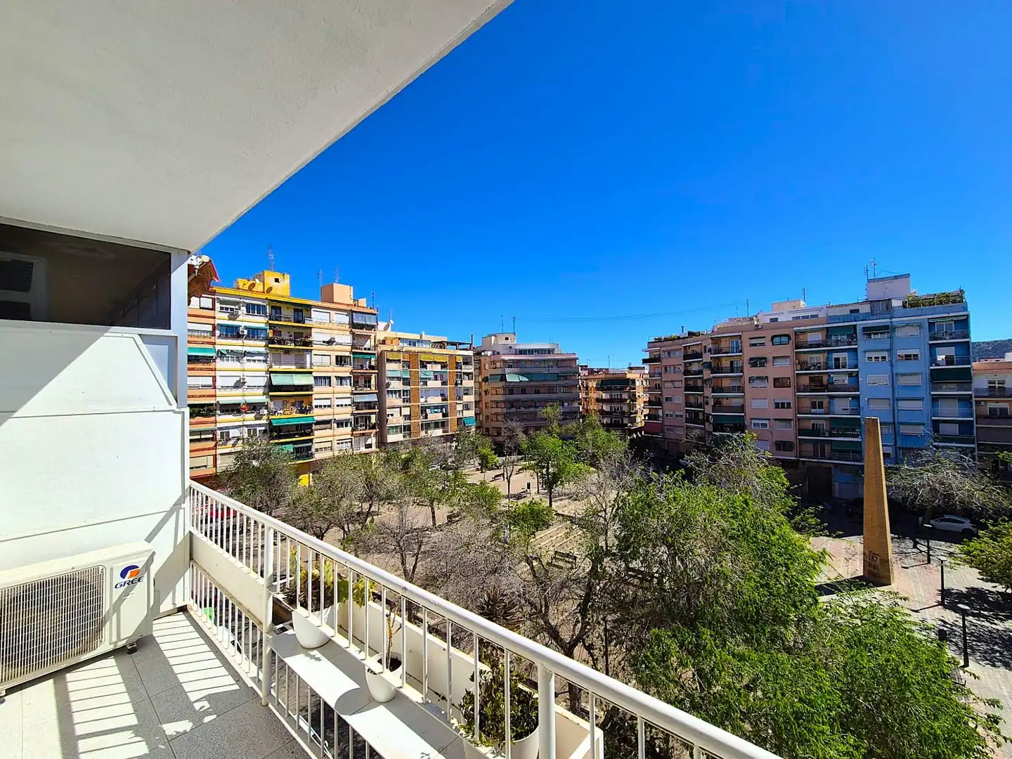 Vista exterior de Apartament en venda en Alicante / Alacant amb Aire condicionat i Balcó
