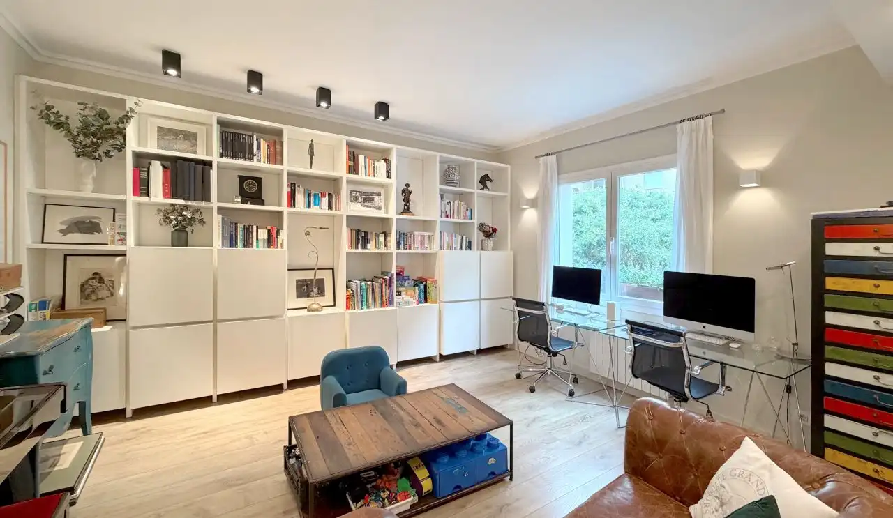 Sala d'estar de Pis en venda en Barcelona amb Aire condicionat, Calefacció i Parquet
