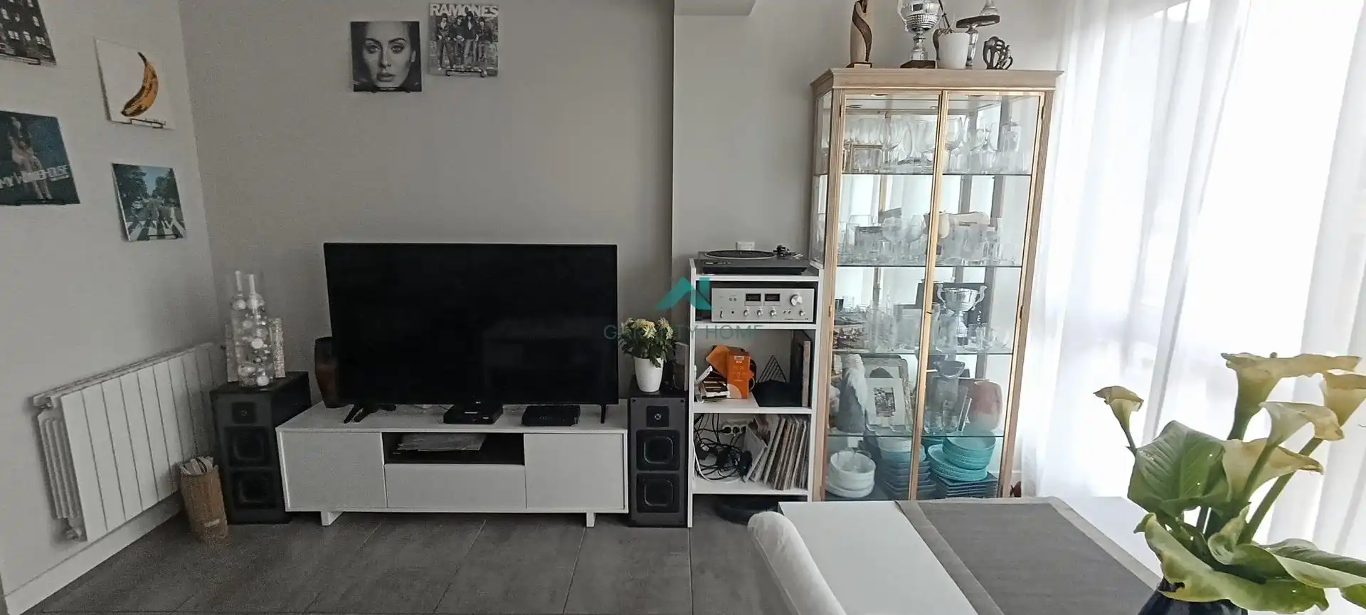 Sala d'estar de Àtic en venda en Laredo amb Calefacció, Jardí privat i Terrassa