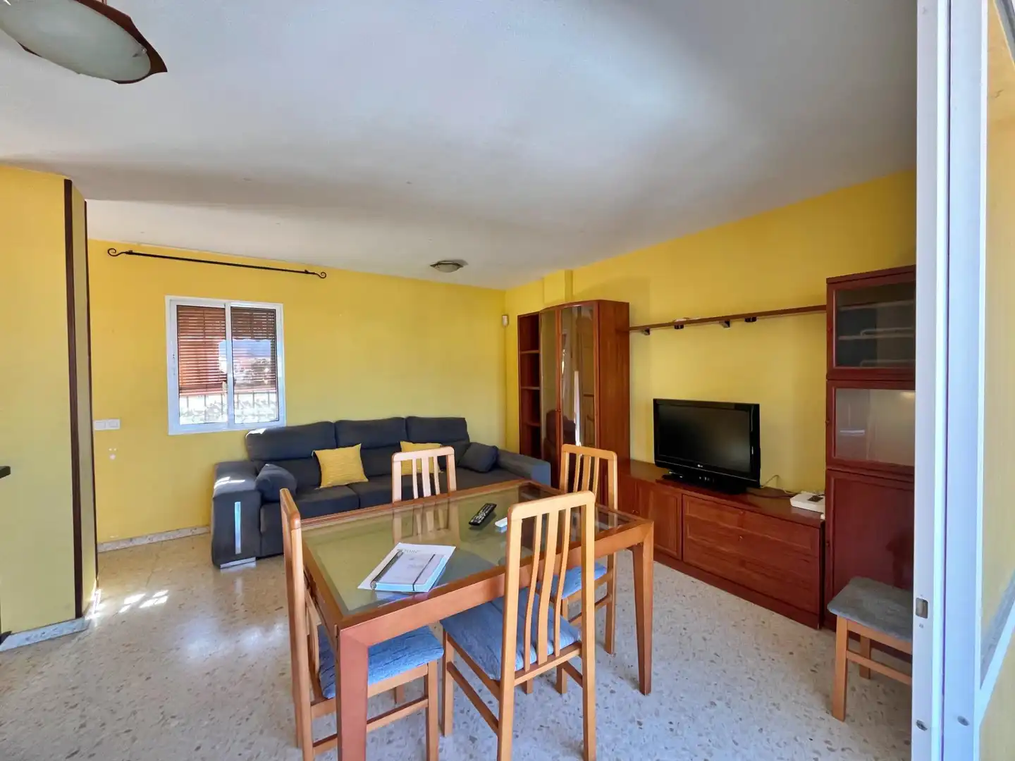 Sala de estar de Casa adosada en venta en Rincón de la Victoria con Aire acondicionado, Calefacción y Terraza
