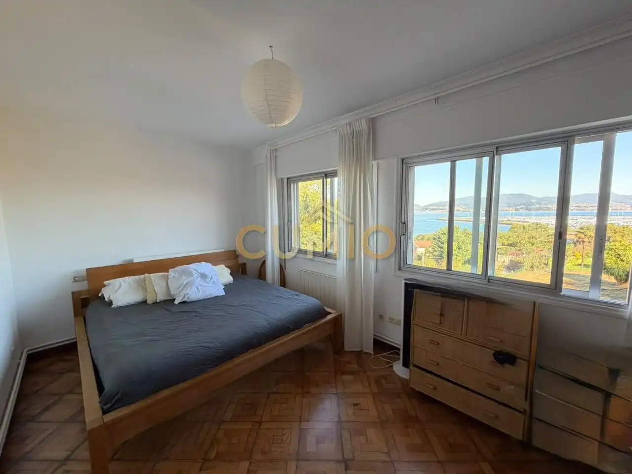 Habitación de Piso en venta en Vigo  con Calefacción, Parquet y Terraza