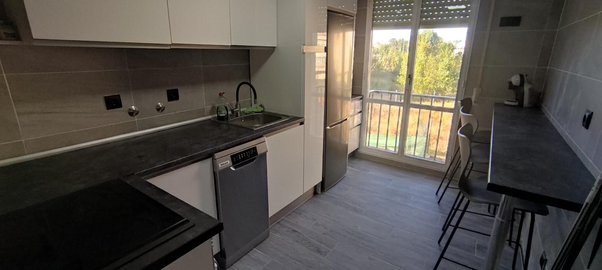 Cocina de Piso en venta en Santa Marta de Tormes con Calefacción, Parquet y Trastero