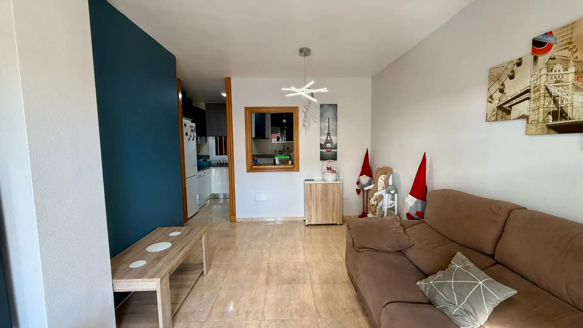 Sala de estar de Piso en venta en Roquetas de Mar con Terraza, Amueblado y Piscina comunitaria