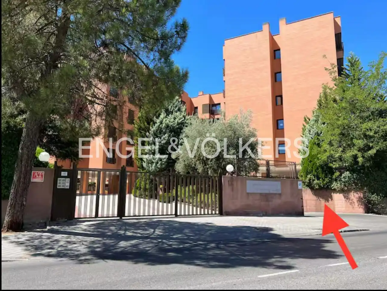 Vista exterior de Pis en venda en Madrid amb Aire condicionat, Calefacció i Piscina