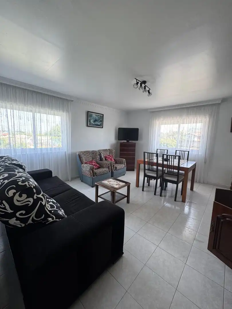 Sala d'estar de Casa o xalet de lloguer en Laredo amb Jardí privat i Moblat