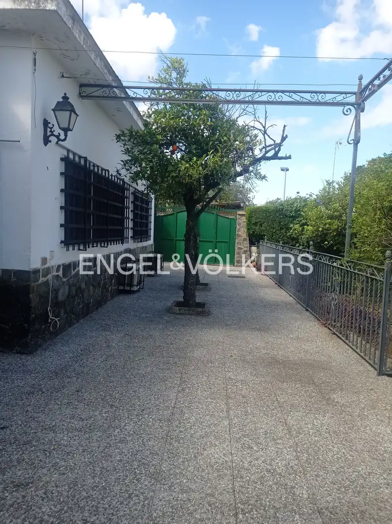 Vista exterior de Casa o chalet en venta en Dos Hermanas con Calefacción, Jardín privado y Terraza
