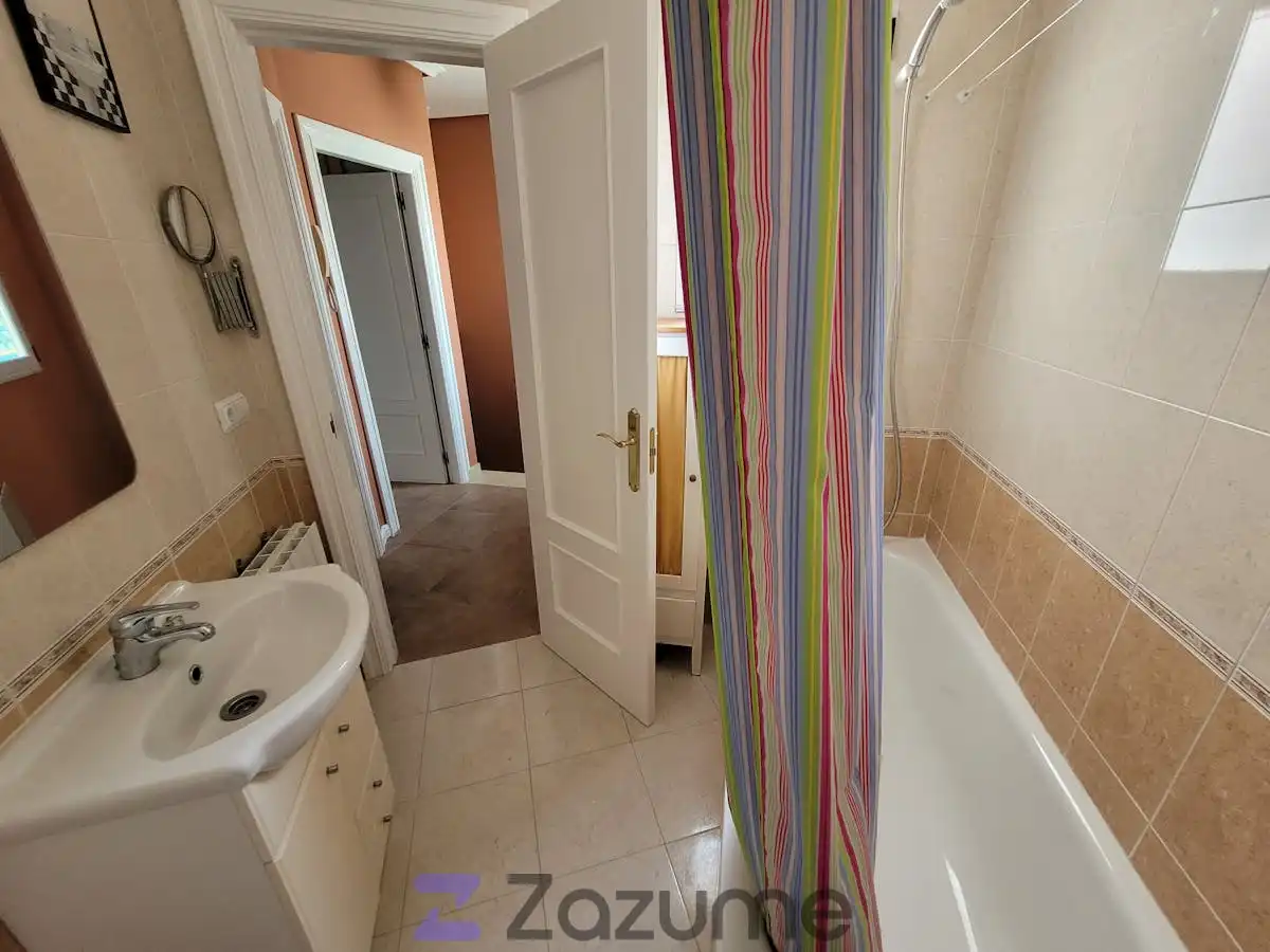 Bany de Dúplex de lloguer en Segovia amb Calefacció, Parquet i Moblat