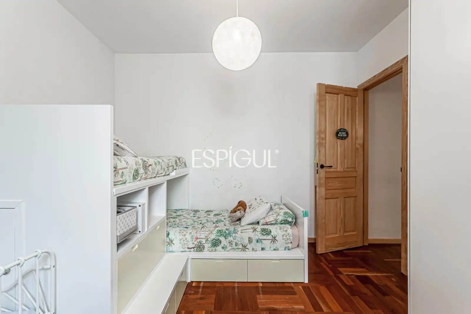 Schlafzimmer von Dachboden zum Verkauf in Madrid mit Klimaanlage, Heizung und Parkett